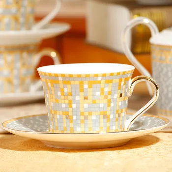 Estilo elegante de catering osso xícara de porcelana multi-estilo simples de cerâmica xícara de café e pires prato com o conjunto de padrões com embalagem segura